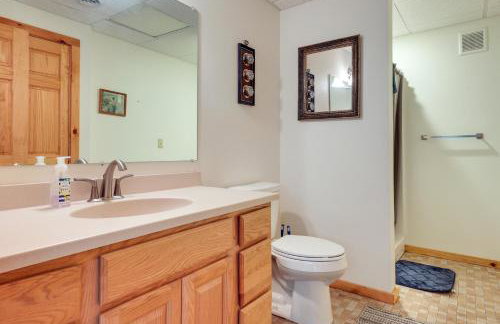 Boat Dock and Fire Pit Lakefront Monico Home! - Foto 13