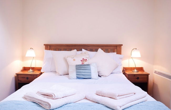 Bryn Melyn Farm Cottages- 5 Luxury Cottages In A Stunning Setting with Wood Fired Hot Tub - Photo 10