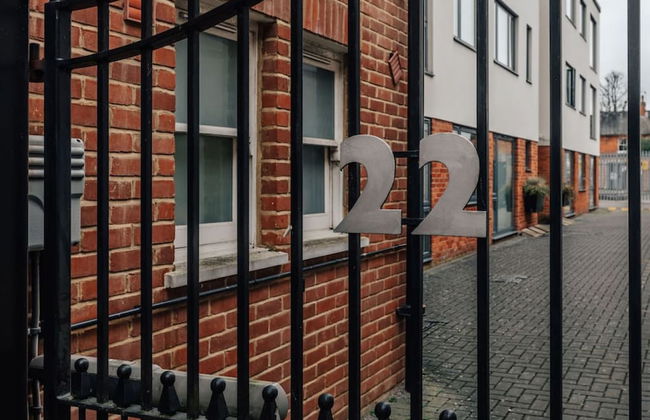 Central Modern Flat Sleeps 6 - Dedicated Parking - From 125 Per Night - Foto 34