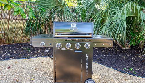 East Boca Oasis With Huge Yard Hot Tub Fire Pit and Games - Foto 5