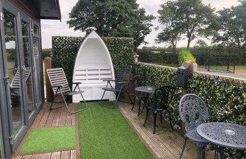 Spacious Lodge With Hot Tub - Foto 47