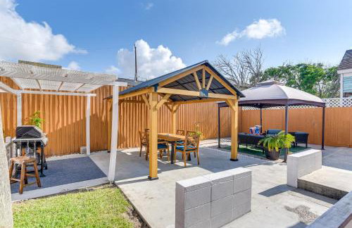 Walk to Beach Family Home with Patio in Galveston - Foto 29