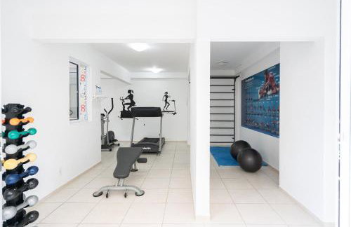 Apto em Barra Velha 340m da PRAIA com SACADA com CHURRASQUEIRA, AR CONDICIONADO WI-FI, PISCINA, PORTARIA 24h, ACADEMIA MINI MERCADO e vaga de GARAGEM - Photo 3