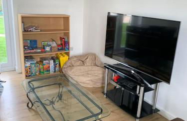 1 Bedroom annex, private bathroom, peaceful area - Photo 5