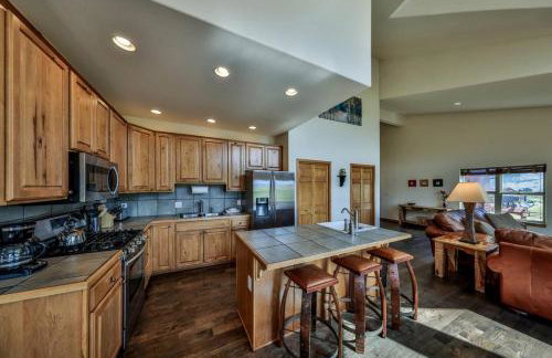 Mountain Bliss 3 BR Retreat With Views and Hot Tub - Foto 13