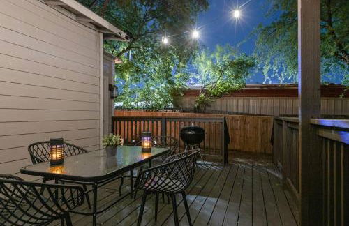 3BR Modern, Gated Home w FreePking, BBQ, Firepit, Mins to Downtown - Foto 25