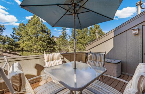 Charming Country Club Condo with Loft & Fireplace - Foto 19