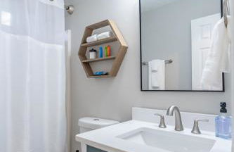 Spacious 3BR Home on Sprawling Serene Grounds - Foto 22