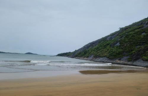 Apartamento Frente para o Mar - Varandão com Blindex - Vista para o Mar - 1 Suite e mais 2 Quartos-Ar Condicionado - 2 Vagas - BEIRA MAR - 70 metros da Praia ,TVS SMART GERAL -WI-FI -DISNEY PLUS- PORT 24 HORAS-KIT PRAIA-ROUPA DE CAMA 2 XCASAIS - Foto 76