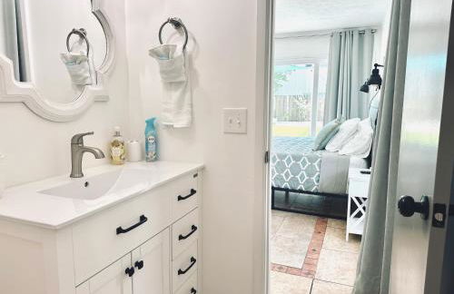 Sea Salt Vacation Home, Private Pool - Walk to Beach - Foto 20