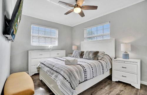 New! Waterfront Heated Pool & Jacuzzi 2 mi to Beach - Fishing Pier Relaxing SPA & Hammock - Photo 27