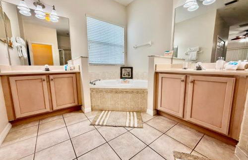 Luxury Village 4BR Pool Home near Disney Parks - Foto 37