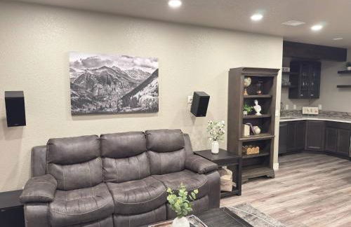 Modern 5BR/3BA Luxury Home|Movie Nights & Comfort - Foto 8