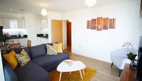 Spacious 2BR 2BA Apartment with Balcony & Free Parking - Near ExCeL & City Airport - Foto 2