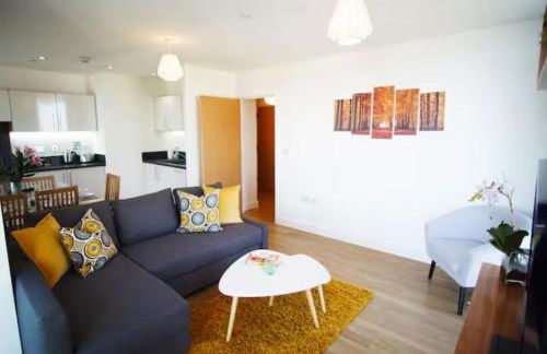 Spacious 2BR 2BA Apartment with Balcony & Free Parking - Near ExCeL & City Airport - Foto 2