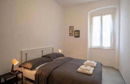 A step from the Beach - Roomy Apt with Sea Glimpse - Foto 16