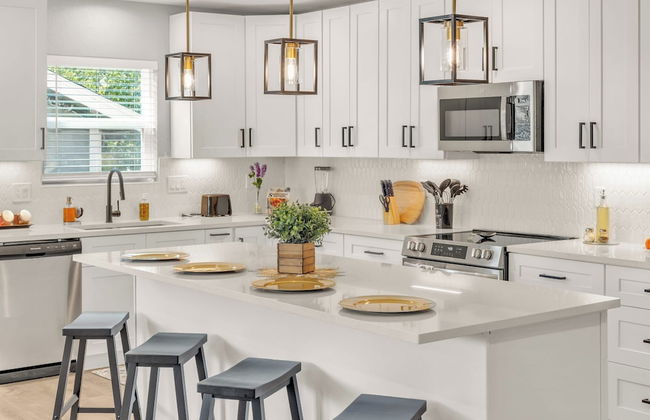 Spacious & Homey 4br/3ba W/amenities Near Downtown - Foto 12