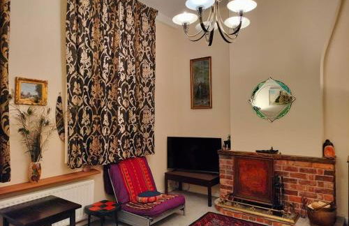 Georgian Style Apartment - Photo 3