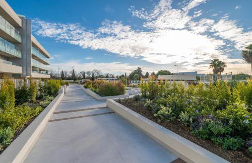 Newly Built 3 BDRM Luxury Apt Close to the Beach - Photo 44