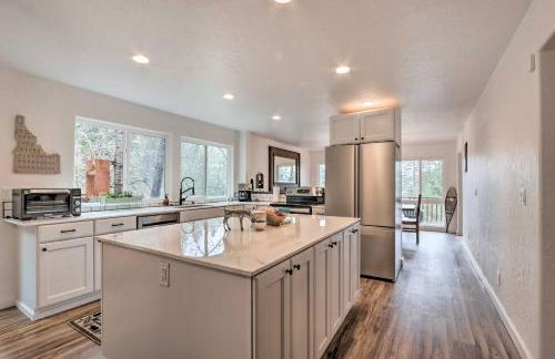 Spacious Sun-Up Bay Cabin, 20 Min to Downtown CDA! - Foto 7