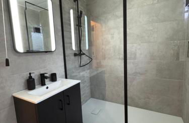 Cherry Blossom Apartment - 3 bed, parking, garden - Photo 10