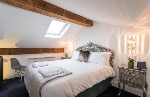 The Penthouse, Opposite Sale Metrolink, Includes Free Parking - Photo 18