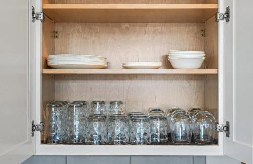 Belmont Shore Getaway with Hot Tub and Firepit - Foto 19