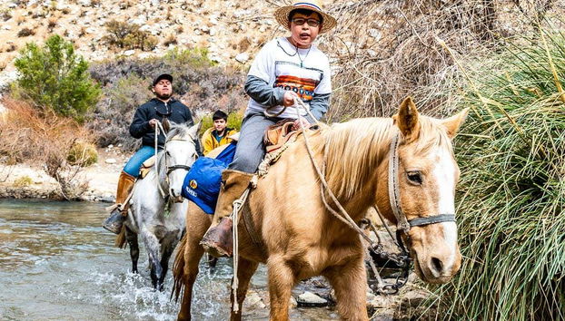 Vadeando un río con los caballos