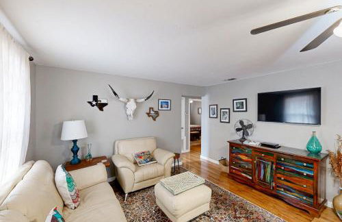 Play Room, Patio and Fire Pit! Cozy Kerrville Home - Foto 1