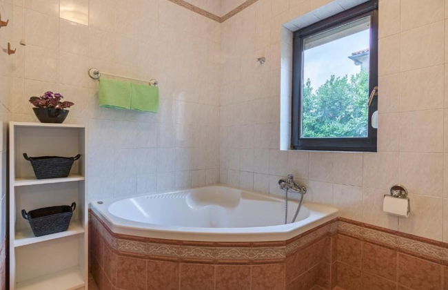 Pula Modern and Bright Apartments With Terrace and Garden - Photo 17