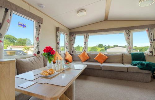 Hillside Splash Retreat -No Commercial Sign written Vehicles,Fishing Nearby & Communal Swimming Pool ,Pool open April to September - Foto 3