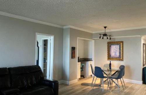 Oceanview on SAND located in Ocean Manor Resort Fort Lauderdale Beach 2 bed 2 bath spacious corner unit partial ocean view - Foto 38