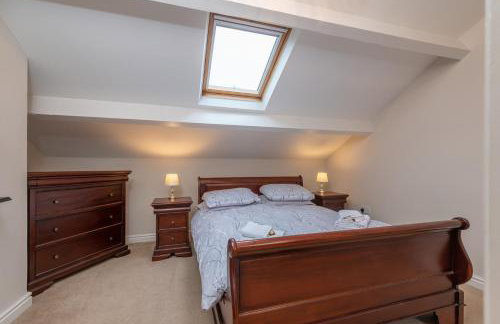 Sleeps 5 - 3 Bedrooms - walk to the square hosted Happy Valley cast - Foto 42