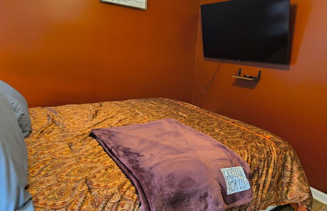 4 - Bed home, w/ Cali King Bed - 12 mins. to DTWN - Photo 24