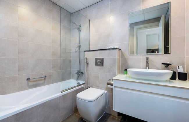 Waves - Elegant 28th Floor Studio in Carson A, Damac Hills - Photo 12