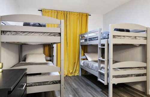 Upscale 3BR 2B Cozy Home with Pool & Grill - Foto 24