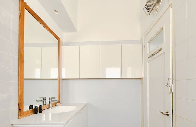 Modern Apt Rothschild Very Central TL7 - Photo 15