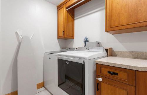 Beautiful Lakescape-4 BR Home with Heated Pool & Rec Space-Family Friendly - Foto 30