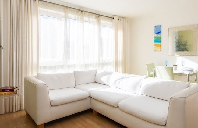 Sunny Modern Nr Beach Village w Parking - Photo 1