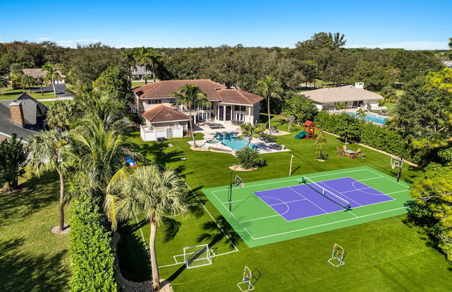 Luxurious 7-Bedroom Villa with Pool & Games - Foto 3