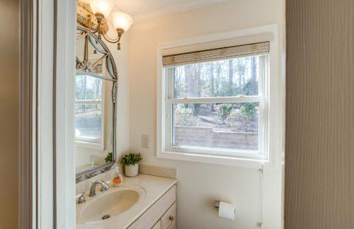 Near Lake Murray: Family Getaway w/ Screened Porch - Foto 9