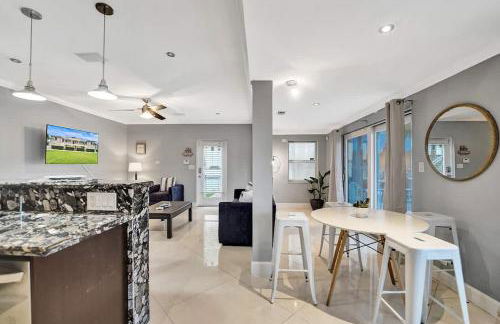 Beach Isles Modern 1BR Waterfront Apartment with Patio - Foto 33