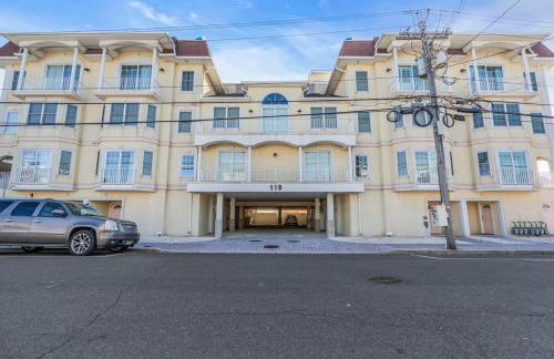 Rooftop Townhouse with 360 Views and Free Parking - Foto 33