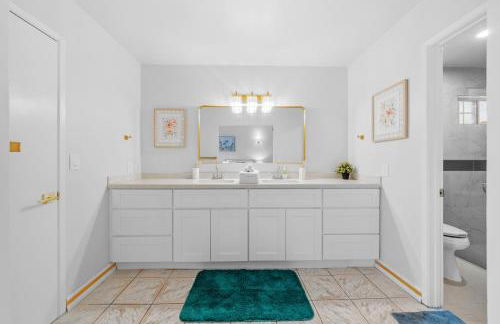 Entire Private Home with 4 Bedrooms 2 Bathrooms, Pool, View, 4 Parking, King Bed, Big Yard, Available Now - Foto 44