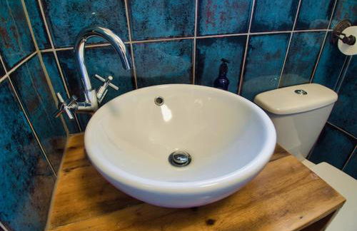 Knocker Cottage is a 3 bedroom made up of 1 double bedroom and 2 small double bedrooms in small village 10 min to beaches - Foto 71