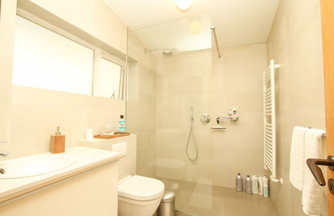 Large Modern Family House - Foto 13