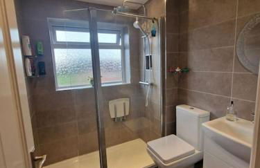 Spacious 3bed semi/Gamesroom/Drive/10mins to City - Foto 35