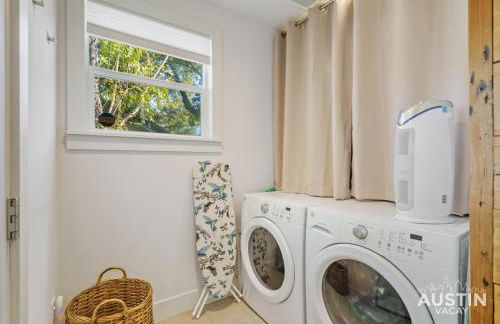 Pet Friendly East Cesar Chavez Home Near Downtown - Photo 25