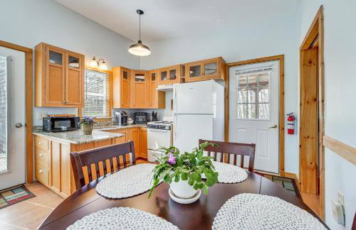 Private Dock and Deck Tranquil Dam Pond Cottage! - Foto 13