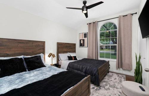 High End Design Home with Pool & Hot Tub Gameroom - Foto 70